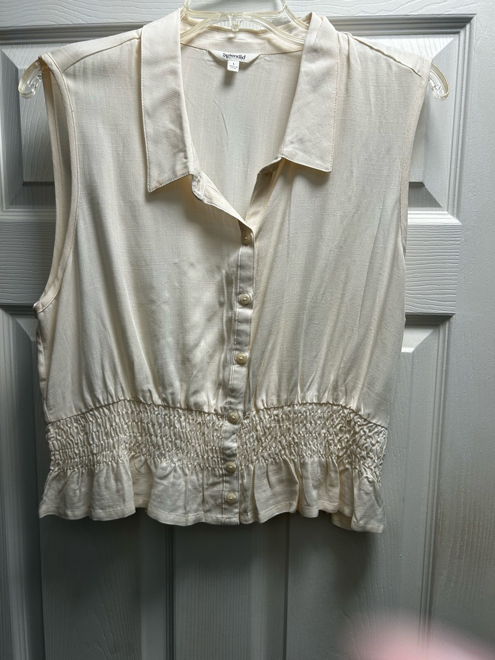 Splendid Sleeveless Collared Button-Front peplum Top in Cream.